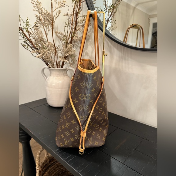 SOLD-Louis Vuitton Monogram Neverfull GM - Picture 4 of 11